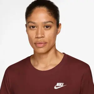 Damen T-Shirt Nike Club Essentials image-1