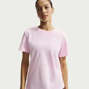Camiseta de mujer Nike Club Essentials image-2