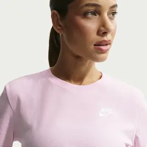 Camiseta de mujer Nike Club Essentials image-4
