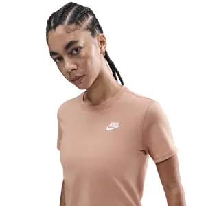 T-shirt da donna Nike Club Essentials image-3