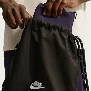 Kapuzenschnelljacke Nike Unlimited image-5