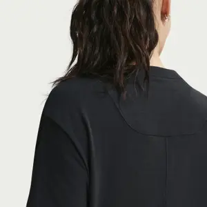 Camiseta mujer Nike One Relaxed image-4