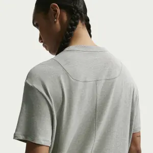 Camiseta mujer Nike One Relaxed image-3