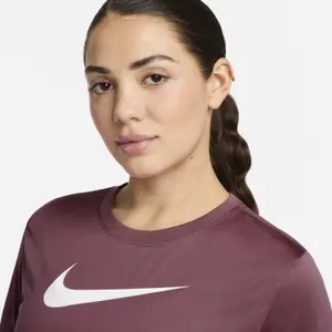 Camiseta tipo para mujer Nike Dri-FIT image-2