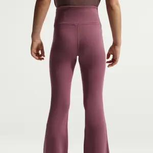 Ausgestellte Leggings mit hoher Taille, Mädchen Nike Classic image-3