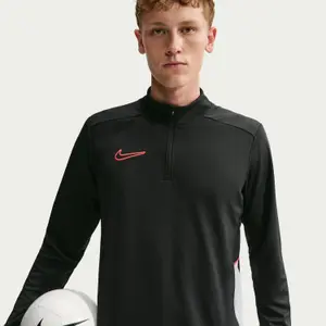 A greve de formação Nike Academy image-2