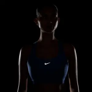 BH med högt stöd för kvinnor Nike Swift image-5
