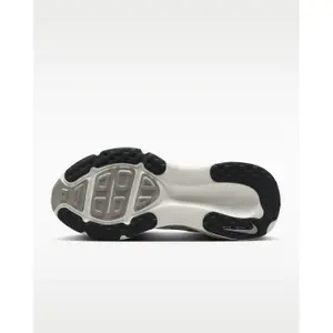 Damskie buty do biegania Nike Vomero 18 image-2