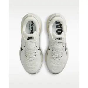 Damskie buty do biegania Nike Vomero 18 image-4