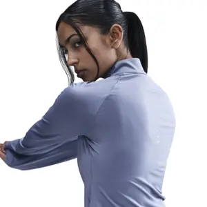Camisola de manga comprida com fecho de correr de 1/4 para mulher Nike Swift image-4