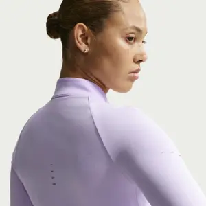 Langærmet trøje med 1/4 lynlås til kvinder Nike Swift image-3