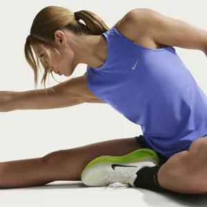 Tampo do tanque feminino Nike Swift image-3