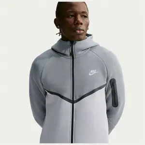 Sweatshirt à capuche zippée Nike Tech image-2