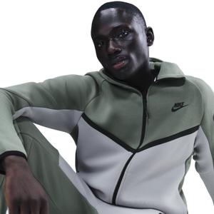 hv0949-365-veste-a-capuche-nike-tech-clay-green-lt-smoke-grey-black