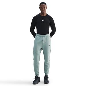 hv0959-017-jogginghose-nike-tech-cannon-black