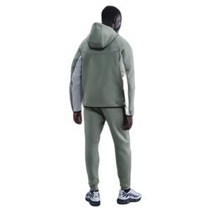 hv0959-365-jogginghose-nike-tech-clay-green-lt-smoke-grey-black