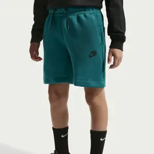 Calções para crianças Nike Tech image-1
