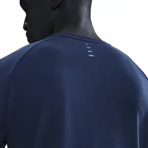 Camisa de mangas longas com zíper meio Nike Stride image-3