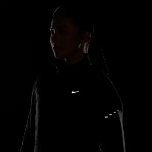 Casaco de mulher Nike Swift image-5