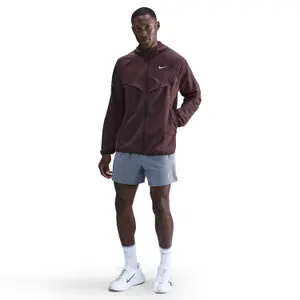 UV-resistant waterproof jacket Nike Stride image-1