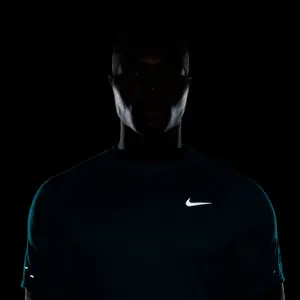 Koszulka poliesterowa Nike Stride image-5