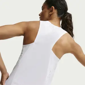 Tank top til kvinder Nike AeroSwift image-3