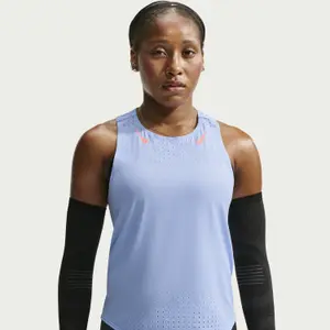 Damski tank top Nike AeroSwift image-3