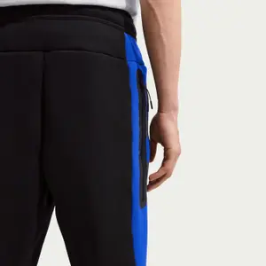 Pantalon de jogging à ourlet ouvert Nike Tech Fleece image-1