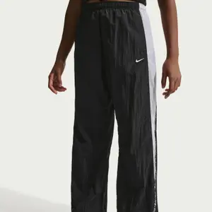 Pantaloni da jogging tessuti per ragazza Nike image-1