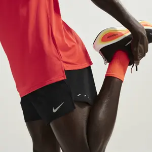 Pantalón corto tejidos Nike Stride Dri-Fit image-5