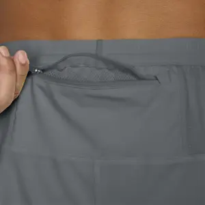 Shorts med integrerade underbyxor Nike Stride Dri-Fit image-6