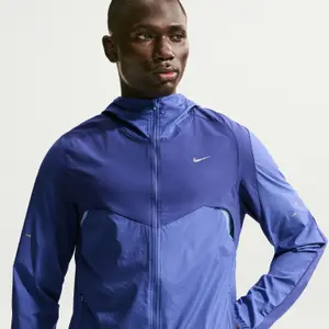 Casaco repelente de água Nike Stride Plus image-2