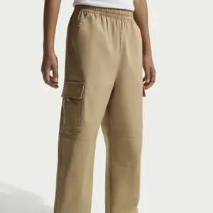 Dziecięce spodnie cargo Nike Club image-1