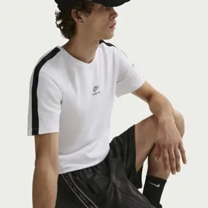 Kort Nike Solo Swoosh image-4