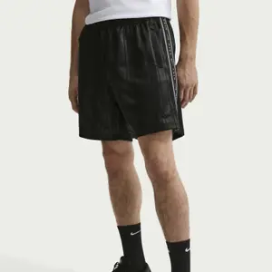 Kort Nike Solo Swoosh image-0