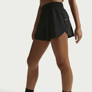 Girl's shorts Nike MAVN image-2