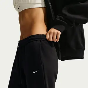 Hochtaillierte Jogginghose mit geöffnetem Saum für Frauen Nike Studio image-2