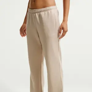 Hochtaillierte Jogginghose mit geöffnetem Saum für Frauen Nike Studio image-2