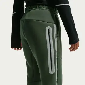 Spodnie dresowe dla dzieci Nike Tech image-1