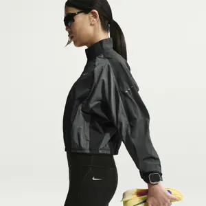 Damska kurtka wodoodporna Nike Swift image-2