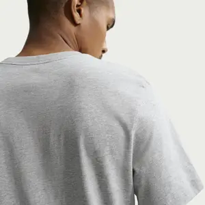 Camiseta clásica cómoda Nike image-3