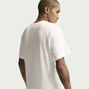 Camiseta clásica cómoda Nike image-2