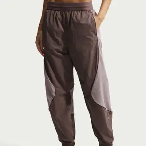 Pantalón impermeable Nike Swift image-2