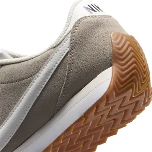 Buty sportowe damskie Nike Pacific Suede image-3