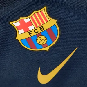 Cache-cou FC Barcelone 2026/27 image-2
