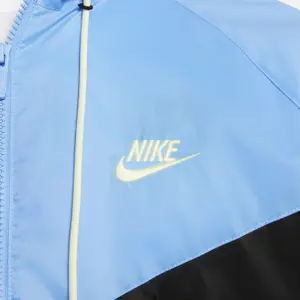 Waterproof jacket Nike Heritage Essentials image-6