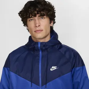 Casaco impermeável com capuz Nike Heritage Essentials Windrunner image-3