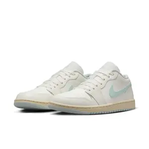 Baskets femme Nike Air Jordan 1 Low image-2