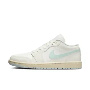 Baskets femme Nike Air Jordan 1 Low image-1