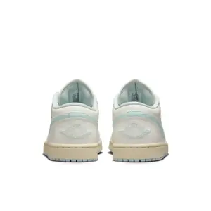 Baskets femme Nike Air Jordan 1 Low image-3